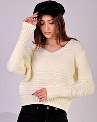 Светр жіночий