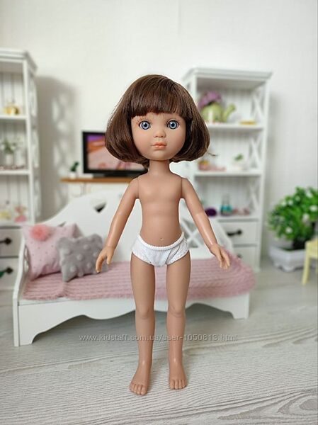 Вінілова лялька Eva Berjuan брюнетка з каре, 35 см