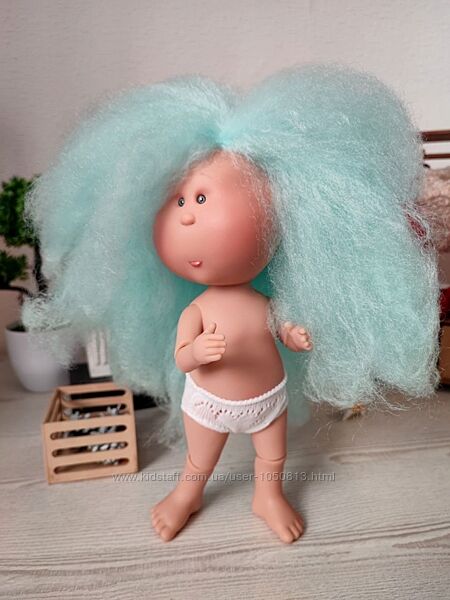 Шарнірна лялька з бірюзовим волоссям Mia Nines d&acuteOnil без одягу, 30 см