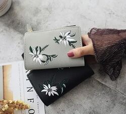 Жіночий міні-гаманець з вишивкою. 5 кольорів