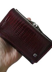 Жіночий бордовий гаманець з лакованої шкіри