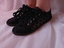 Чорні кеди в гарну сіточку