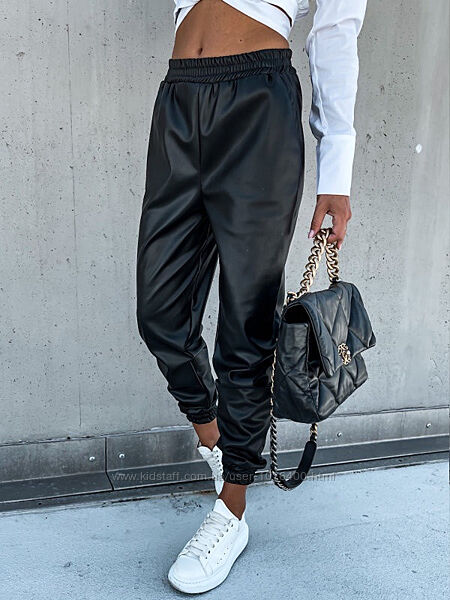 Жіночі штани джоггери екошкіра теплі на флісі з кишенями