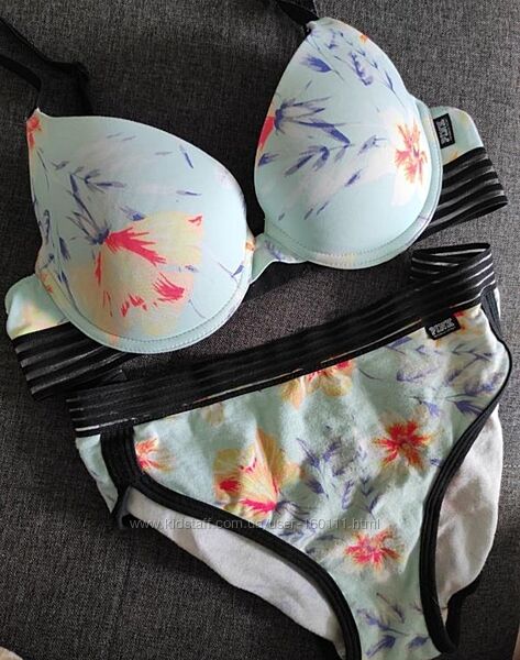 Шикарный комплект бюстгальтер трусики от Victoria&acutes Secret 