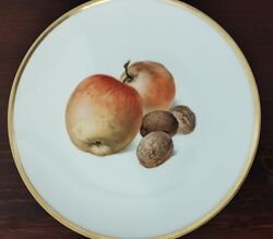 Красивая, винтажная, немецкая тарелка Натюрморт-Яблоко с орехамиBavaria. 