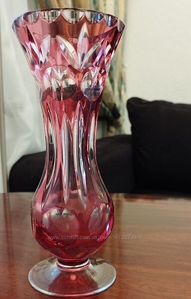 Красивая ваза из цветного хрусталя. Германия. Высота 21.5см. 