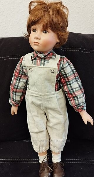Красивая немецкая коллекционная кукла Мальчик в комбинезоне. Высота-47см. 