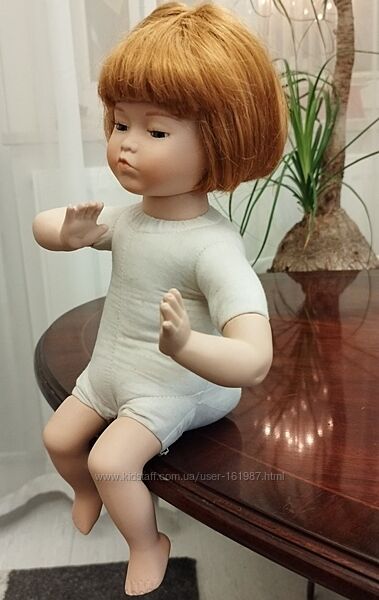 Немецкая коллекционная куклаДевочка с каресидит. Высота-37см. Германия. 