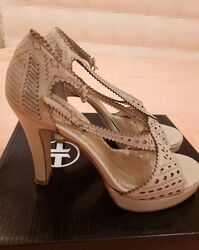 Босоніжки, туфлі відомого американського бренду Jessica Simpson