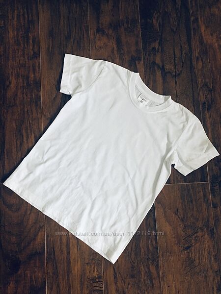 Белая бесшовная качественная футболка