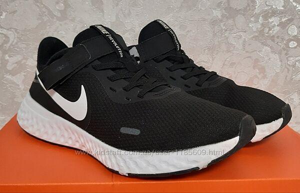 Кросівки Nike Revolution 5