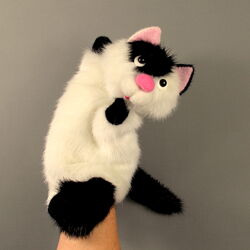 Біло-чорний котик іграшка рукавичка для дітей