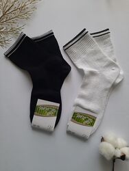Шкарпетки жіночі однотонні з ефектом вишивки зі смужками на резинці Україна