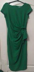 Зелёное яркое платье