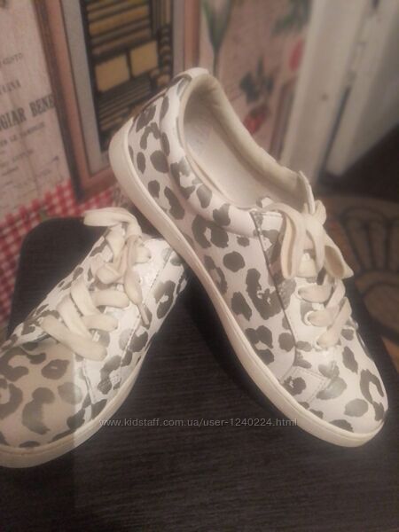 Кросівки жіночі білі next 