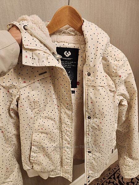 Продам демі куртку.