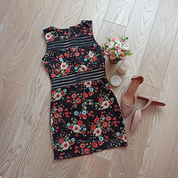 Короткое черное платье в цветы