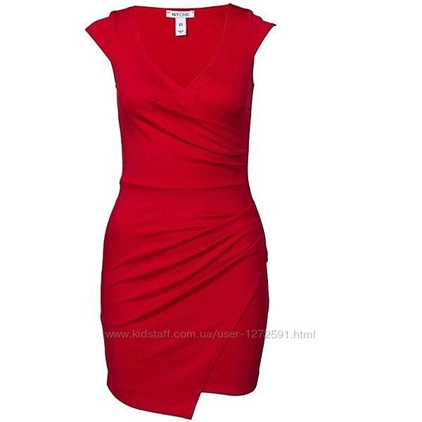 Короткое красное платье на запах