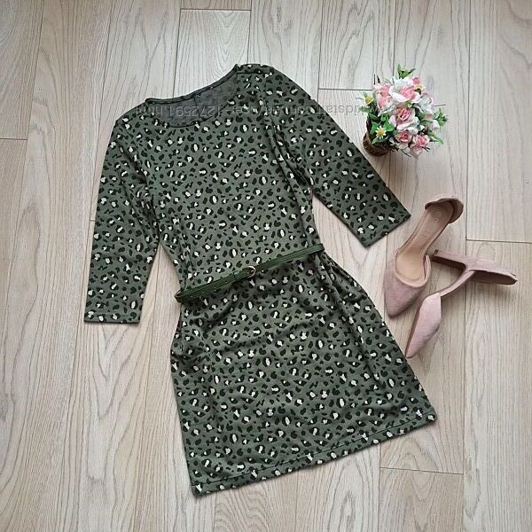 Платье хаки в анималистический принт, М