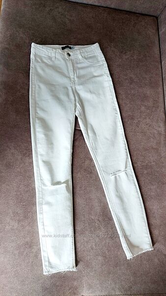Стильные фирменные белые джинсы, р. S
