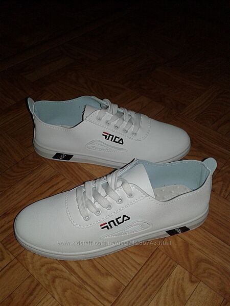 Кроссовки женские