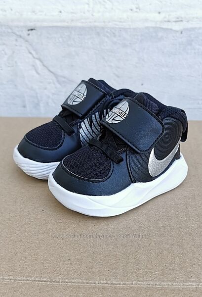 Кожаные детские кроссовки Nike Team Hustle 17 р стелька 10 см Оригинал