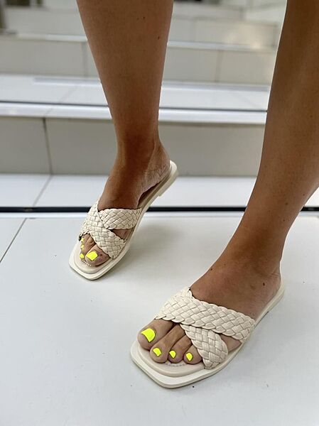 Шльопанці жіночі Ailaifa R24 бежеві літо еко-шкіра