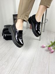 Туфлі жіночі Liya 505 чорні весна-осінь натуральна шкіра лакированая