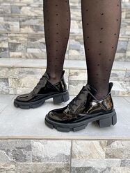 Туфлі жіночі ROSTA 3040 чорні весна-осінь шкіра лакированая натуральна