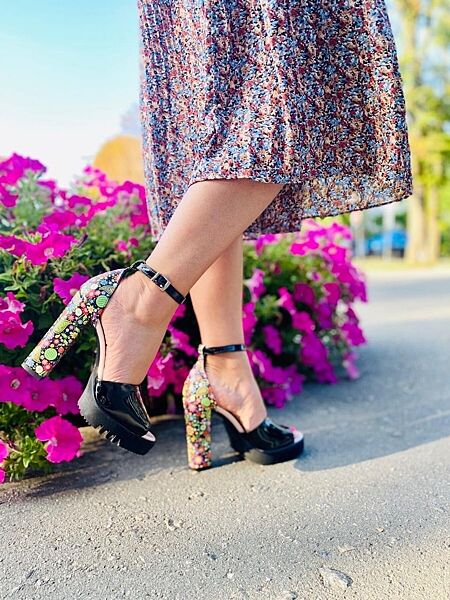 Босоніжки жіночі KLUCHINI 4831 чорні літо лак/ натуральний