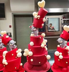 Торт в три яруса на шоколадных шарах Евгения Волошина