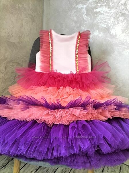 Яскрава фатинова сукня