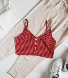 Кроп топ на гудзиках shein