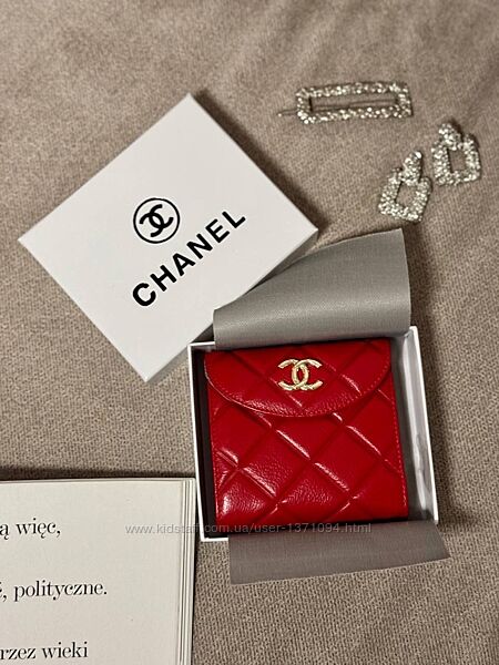 Маленький шкіряний гаманець CHANEL