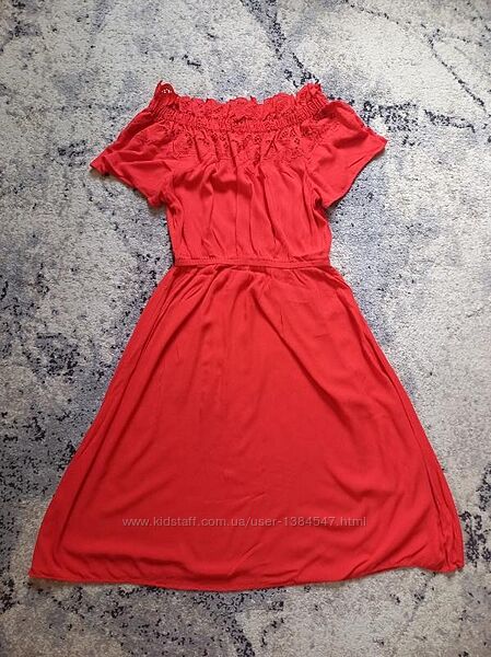 Летнее красное платье миди голые плечи H&M, 12 размера. 