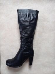 Брендовые кожаные качественные черные сапоги на каблуке Santini, 40 размер.