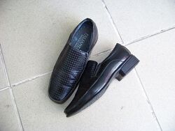 Натуральные кожаные черные классические туфли для мальчика Сlarks 27р