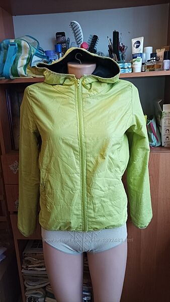 Куртка ветровка салатового цвета с капюшоном sm