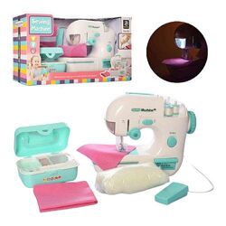 Детская игровая швейная машинка арт. 7926, свет, чемоданчик, ткани, пуговиц