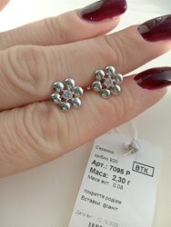 Срібні сережки квітка з фіанітами англійська застібка мінімалізм