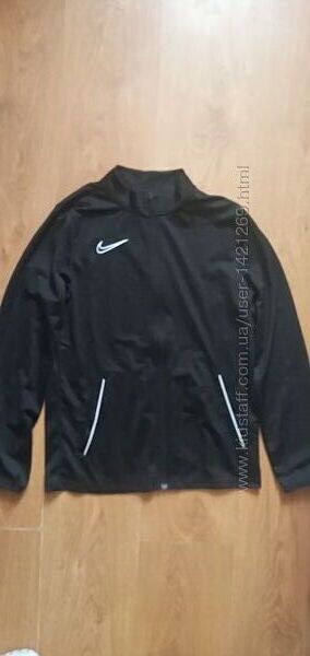 Спортивный костюм Nike  размер S 12-13 лет костюм Nike подросток
