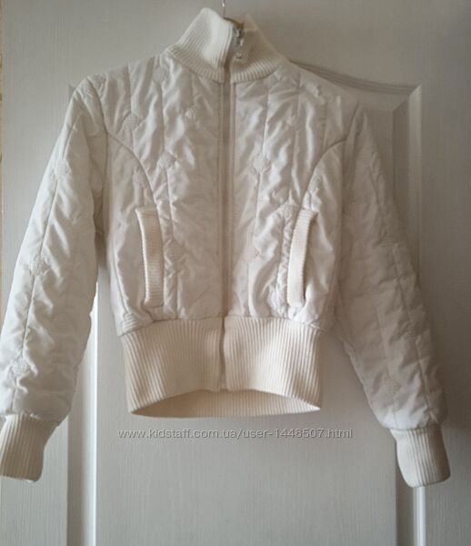 Женская демисезонная куртка белого цвета 