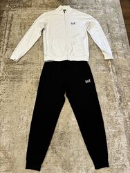 Cпортивний костюм виробника AE7 L