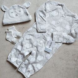 Комплект Carter&acutes чоловічік з шапочкою і шкарпетками, 100 бавовна