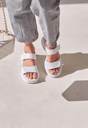 Босоніжки на липучках шкіра натуральна білі V7-110-241