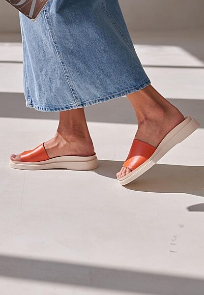 Шльопанці шкіряні помаранчеві  v7-2206o