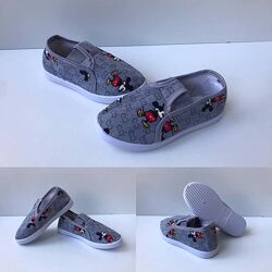 Тапочки, мокасіни