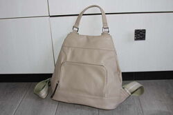 Стильна сумка - рюкзак, якісна.