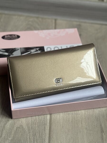 Стильний лаковий гаманець на магнітах 