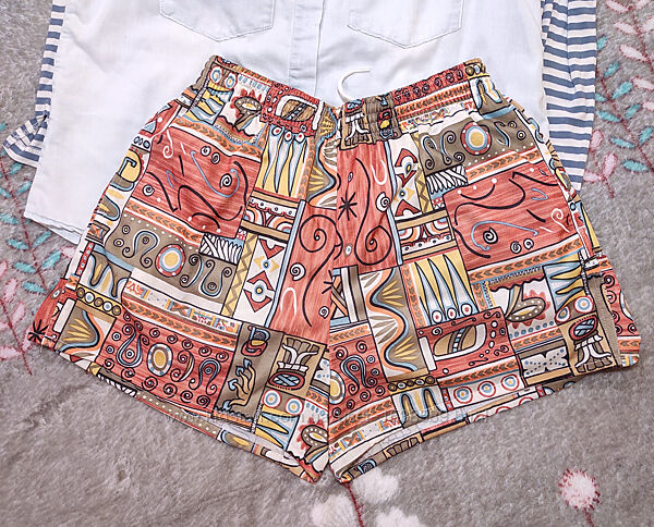 Яскраві жіночі шорти р.46-48 літні легкі на підкладці Equipe абстракція
